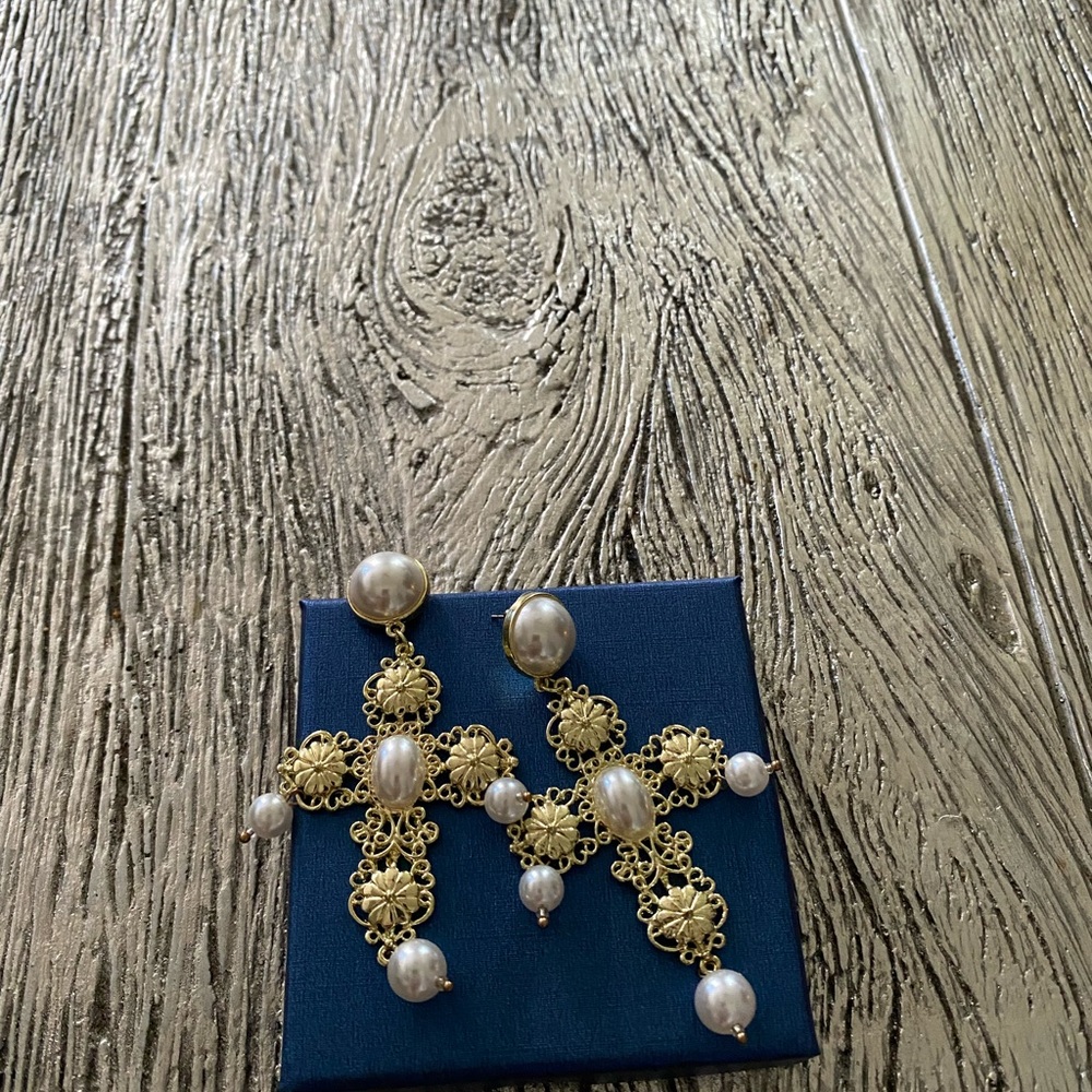 NWOT never been worn. Gold and White Baroque Cross Earrings